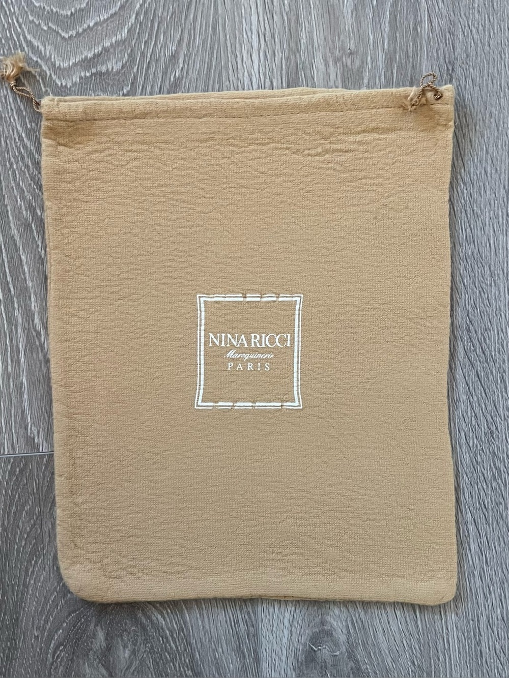 Nina Ricci dust bag (CC481)